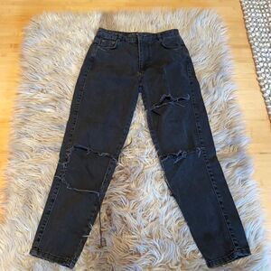 Subdued ripped jeans 